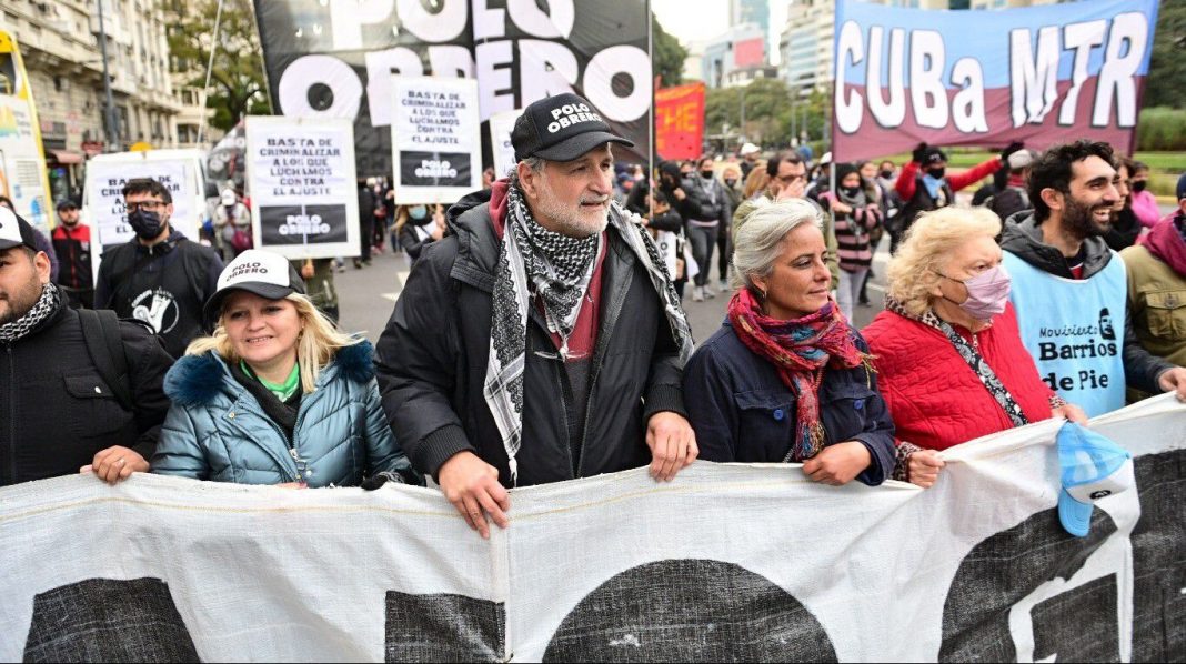 nueva-marcha-piquetera:-las-organizaciones-sociales-protestan-en-el-centro-porteno-por-el-salario-universal