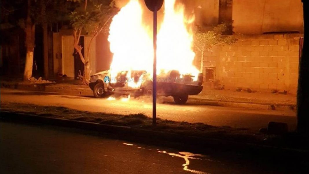 incendio-de-un-automovil-en-la-capital