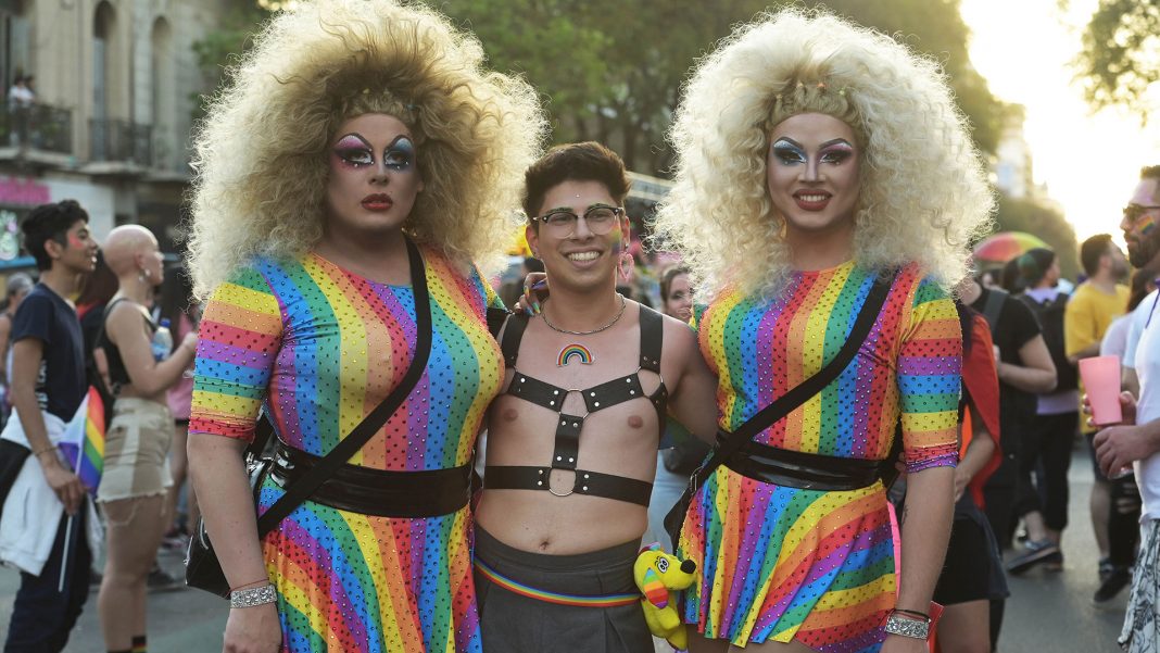 miles-de-manifestantes-lgtbiq+-vistieron-con-colores-del-arcoiris-las-calles-de-rosario