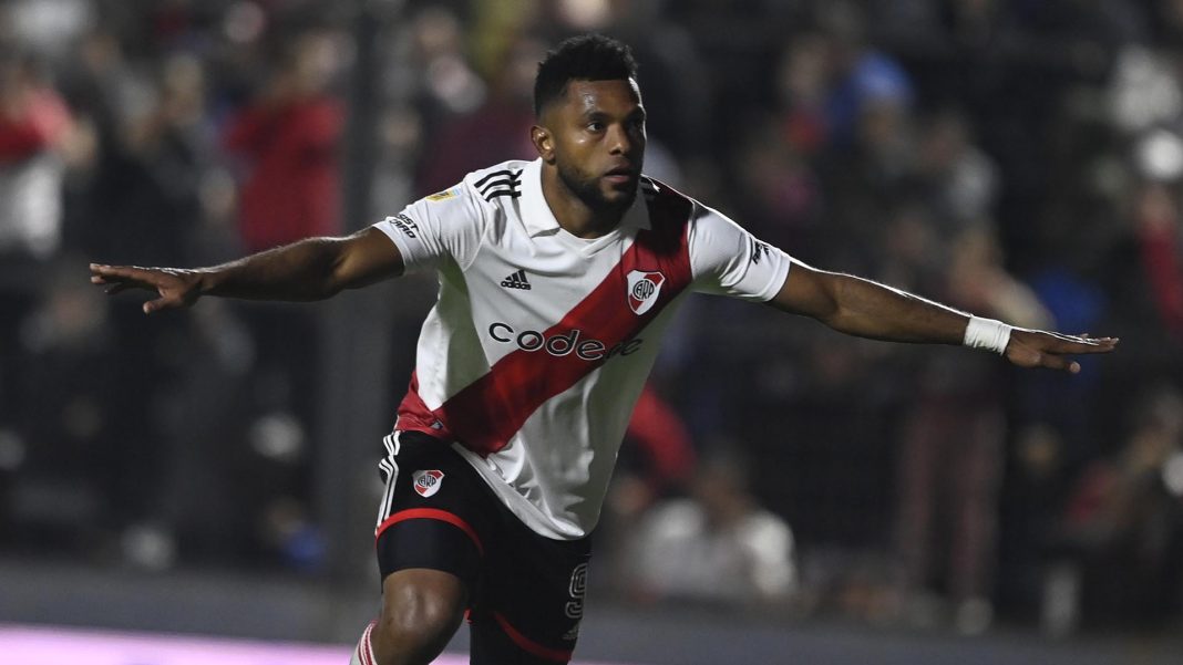 river-gano-en-su-visita-a-patronato-en-parana-y-no-se-baja-de-la-pelea