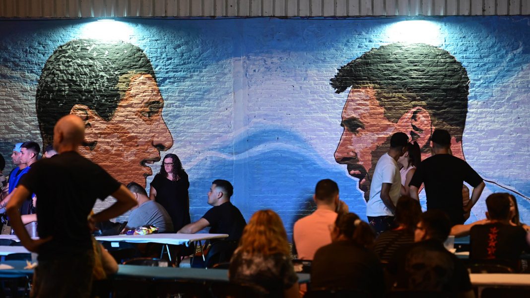 de-rosario-al-mundo:-la-tierra-de-messi,-di-maria-y-scaloni-palpita-el-mundial-en-murales