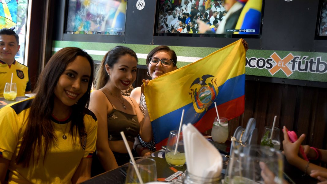 hinchas-ecuatorianos-en-caba-vivieron-con-emocion-la-victoria-de-su-seleccion